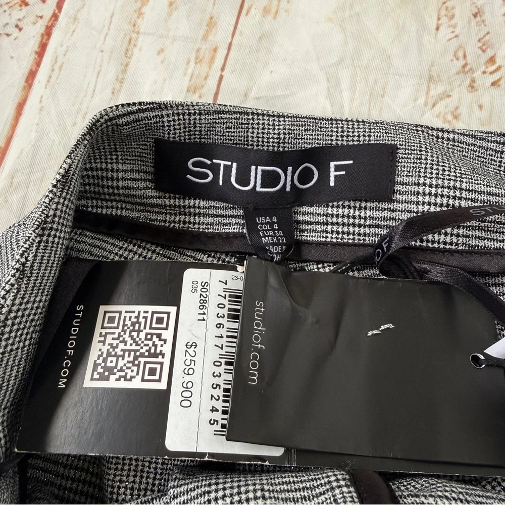 Studio F | Classic Plaid Flared Trousers | Size 4 |‎ Tailored Chic - Picture 9 of 10